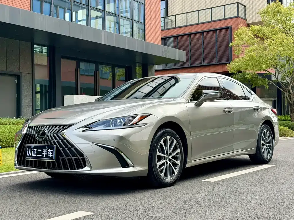 Lexus ES — фото 1