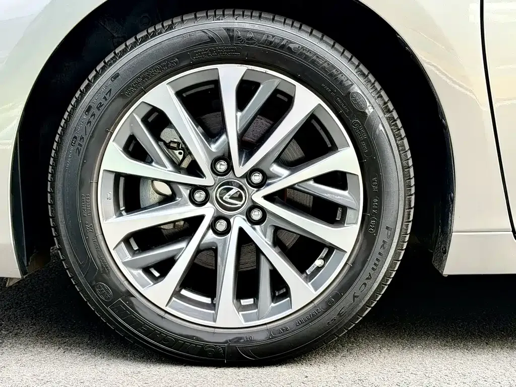 Lexus ES — фото 5