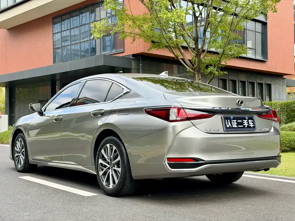 Lexus ES — фото 6