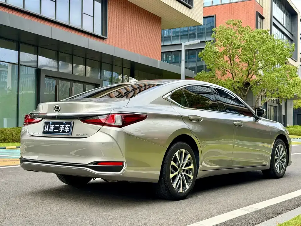 Lexus ES — фото 8