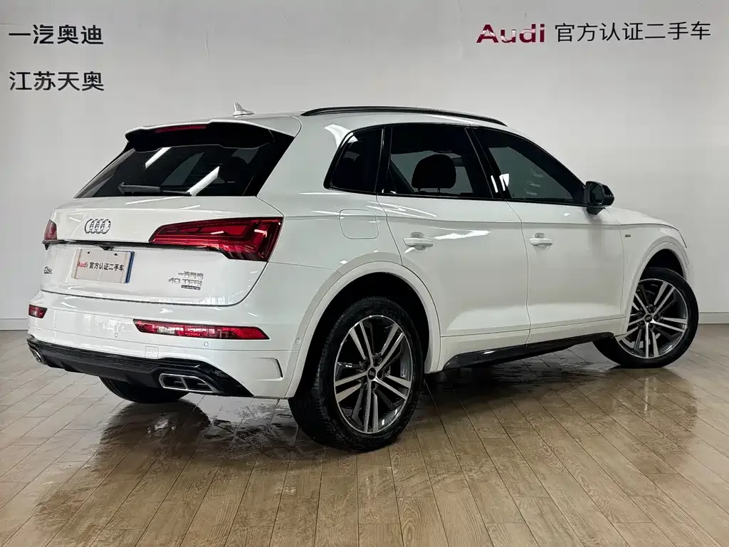 Audi Q5L — фото 5