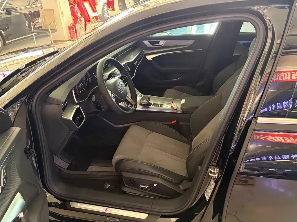 Audi A6L 2023 из CN, фото 8