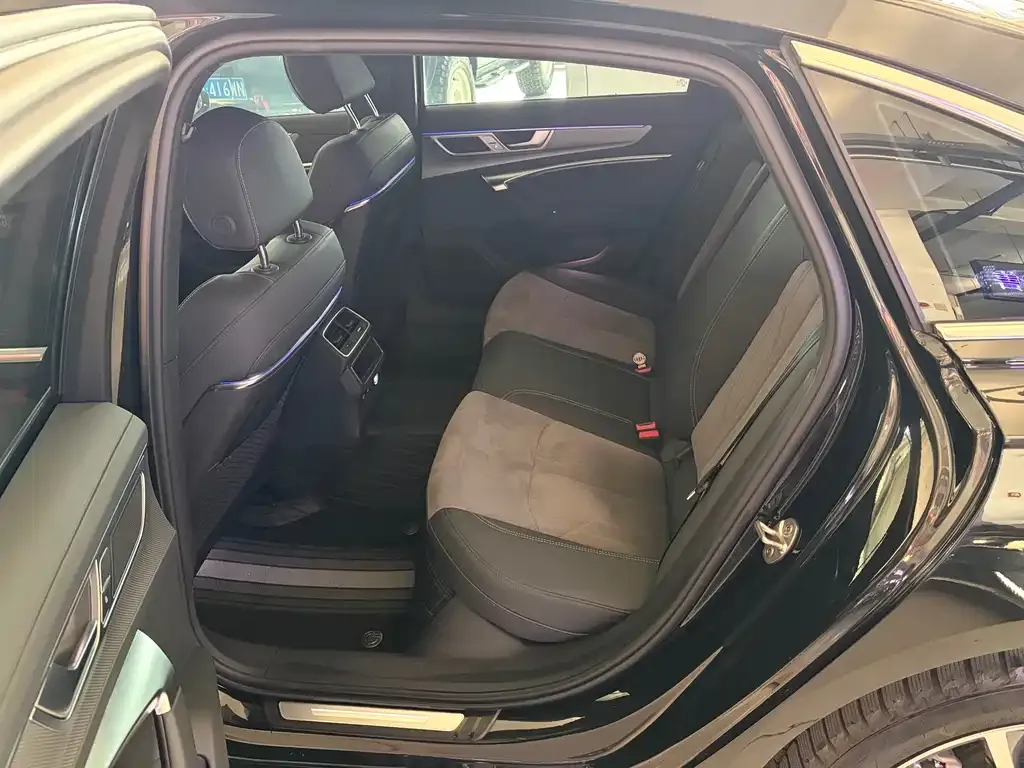 Audi A6L 2023 из CN, фото 9