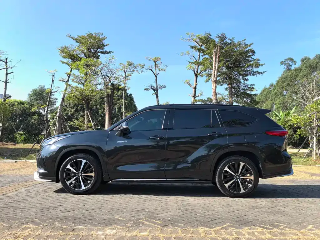 Toyota Crown Kluger 2022 из CN, фото 4