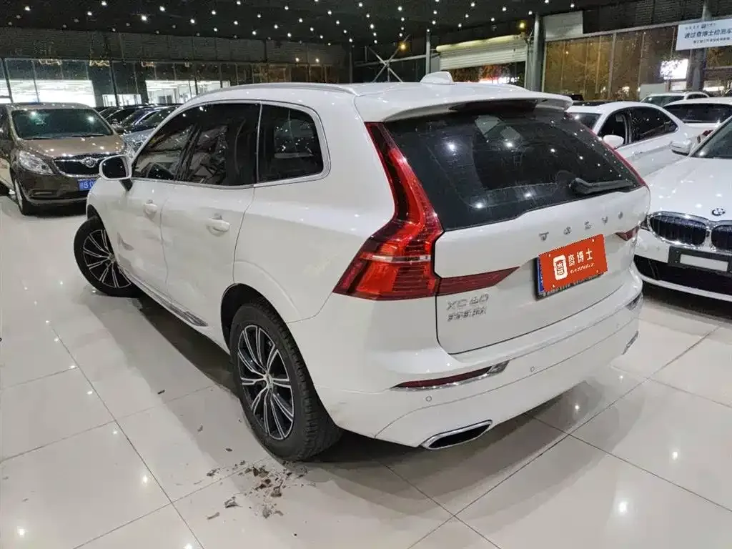 Volvo XC60 — фото 9