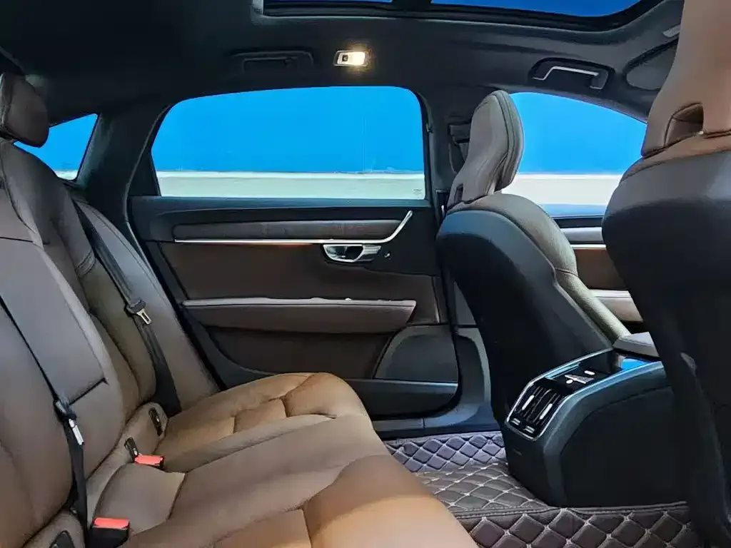 Volvo S90 — фото 9
