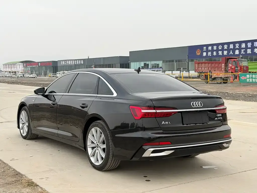 Audi A6L 2023 из CN, фото 6