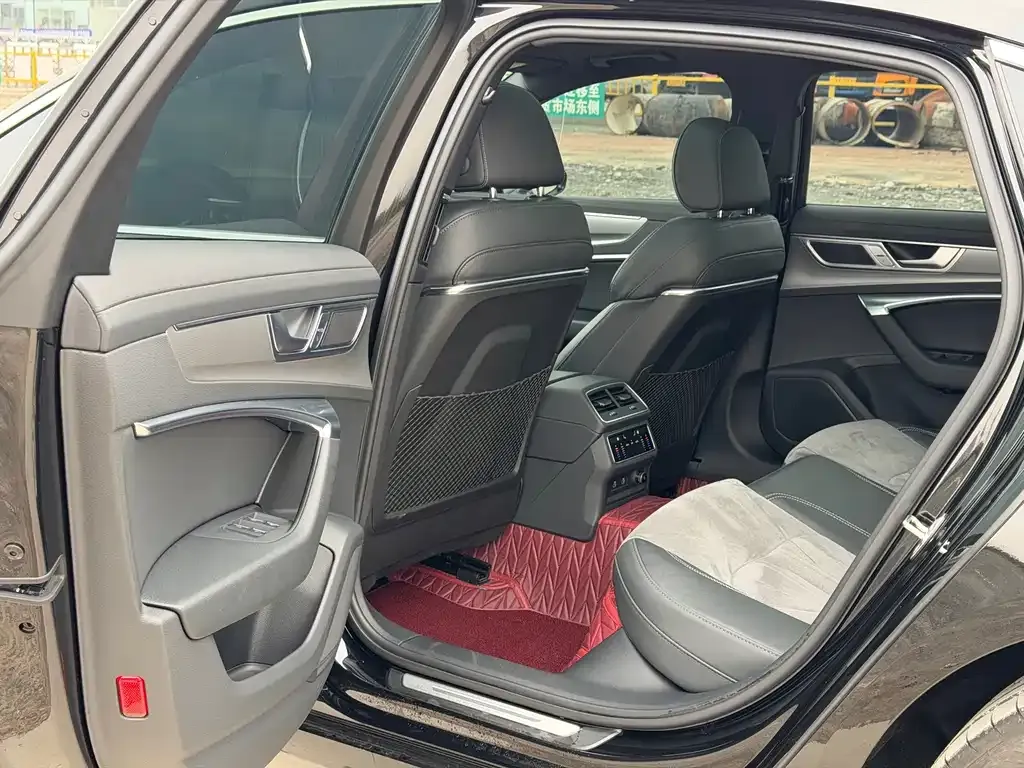 Audi A6L 2023 из CN, фото 8