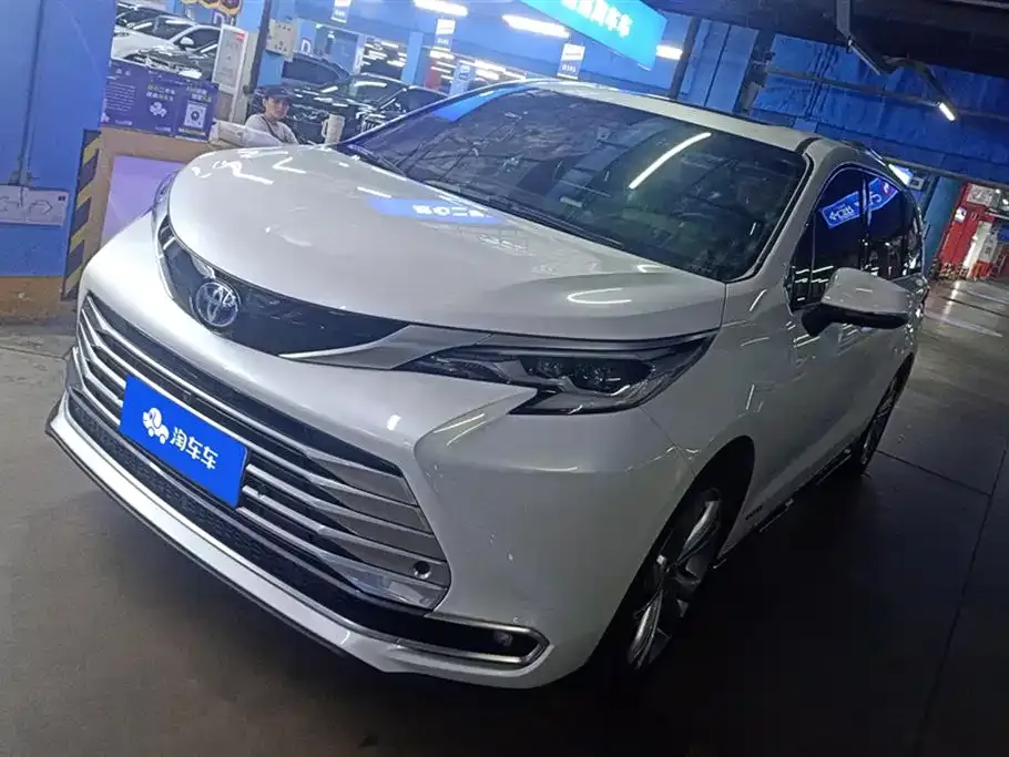 Toyota Sienna 2023 из CN, фото 1