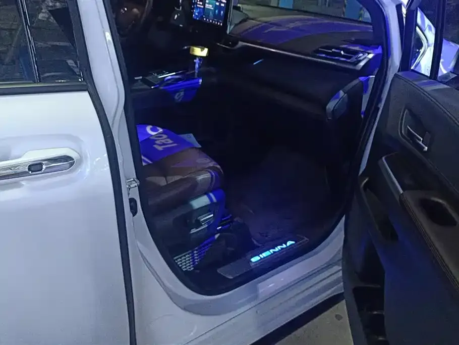Toyota Sienna 2023 из CN, фото 8