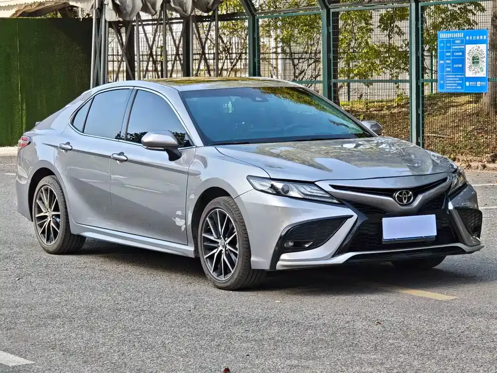 Toyota Camry — фото 3