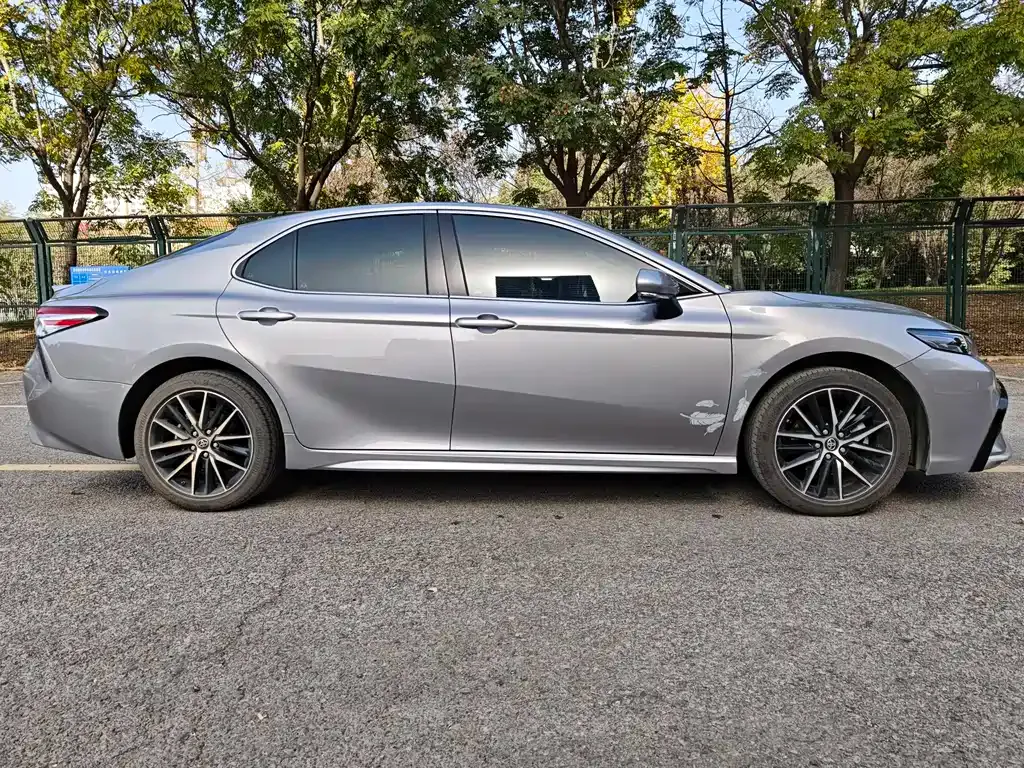 Toyota Camry — фото 4