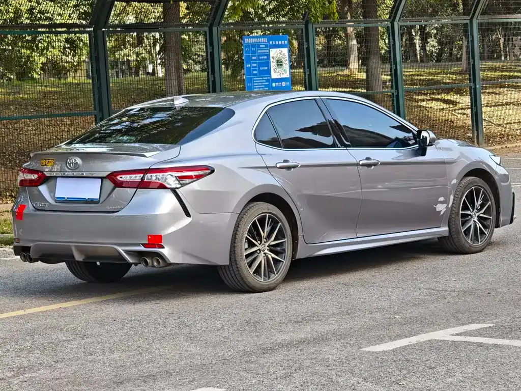 Toyota Camry — фото 5