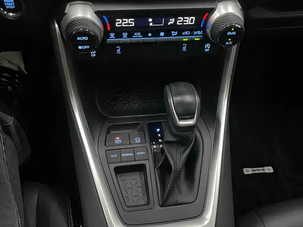 Toyota RAV4 — фото 10