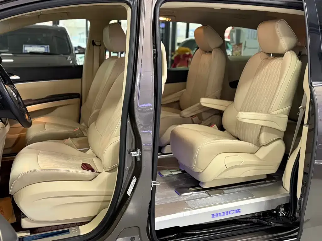 Buick GL8 2024 из CN, фото 9