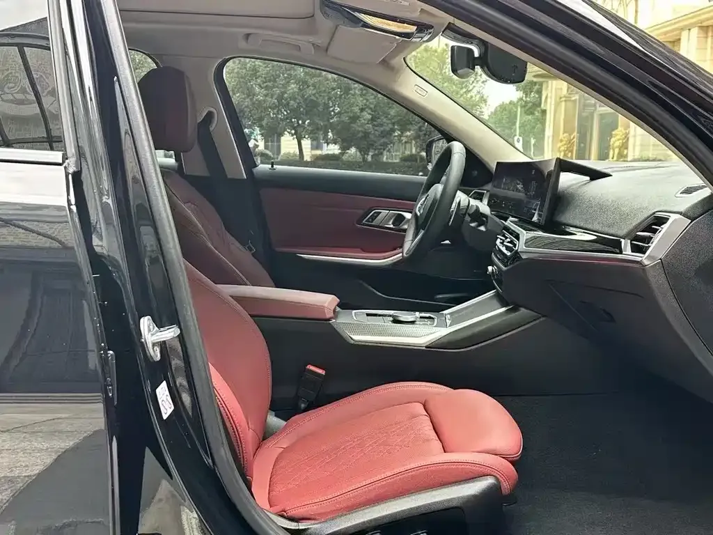 BMW 3 Series 2023 из CN, фото 6