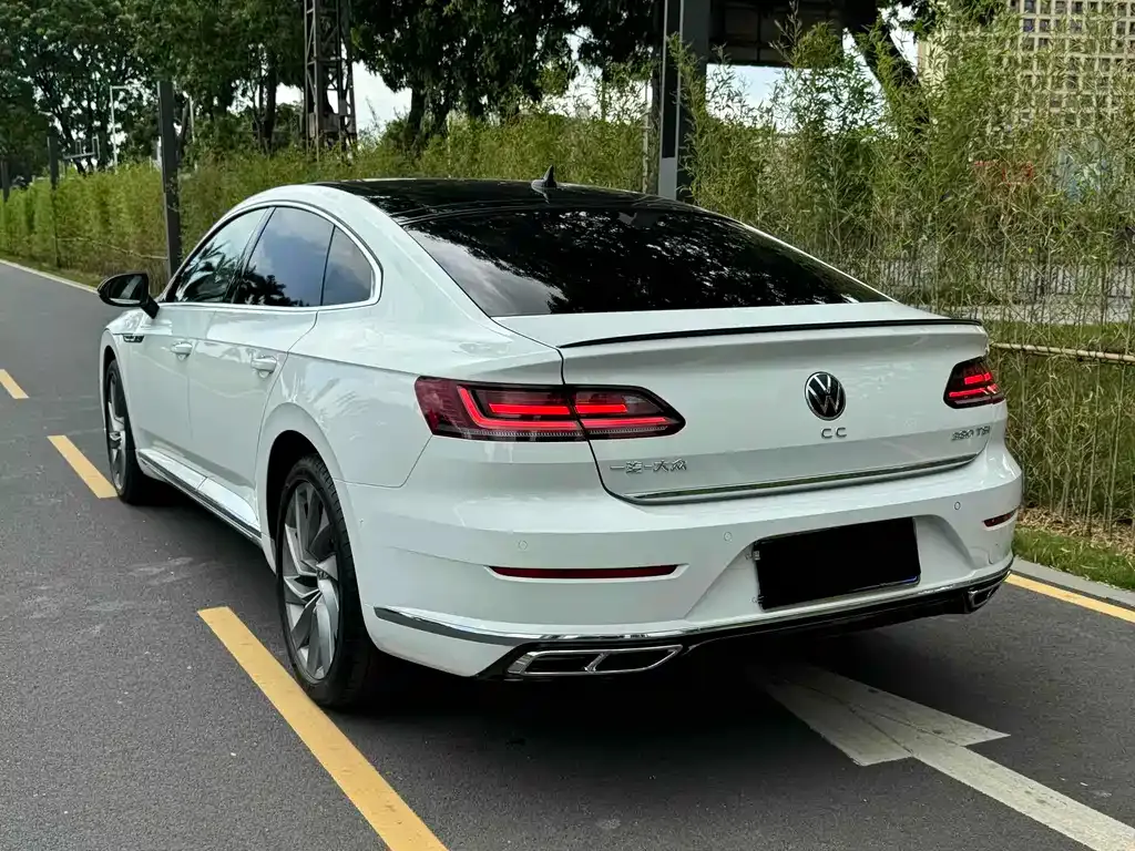 Volkswagen CC 2023 из CN, фото 4