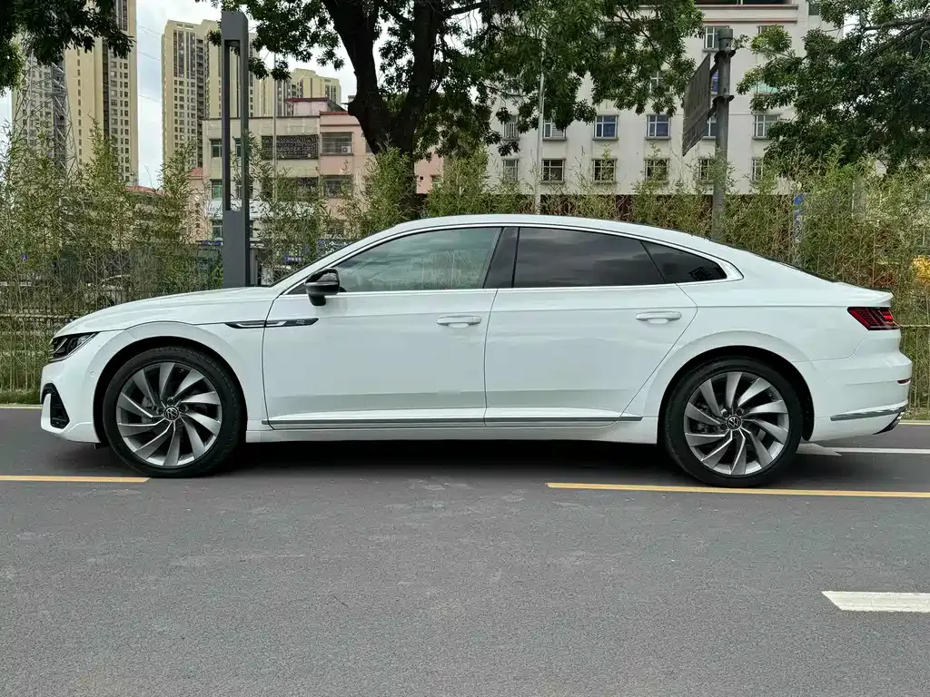 Volkswagen CC 2023 из CN, фото 7