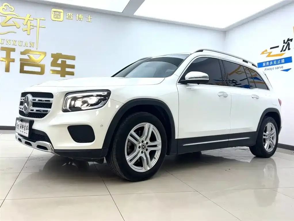 Mercedes-Benz GLB — фото 1