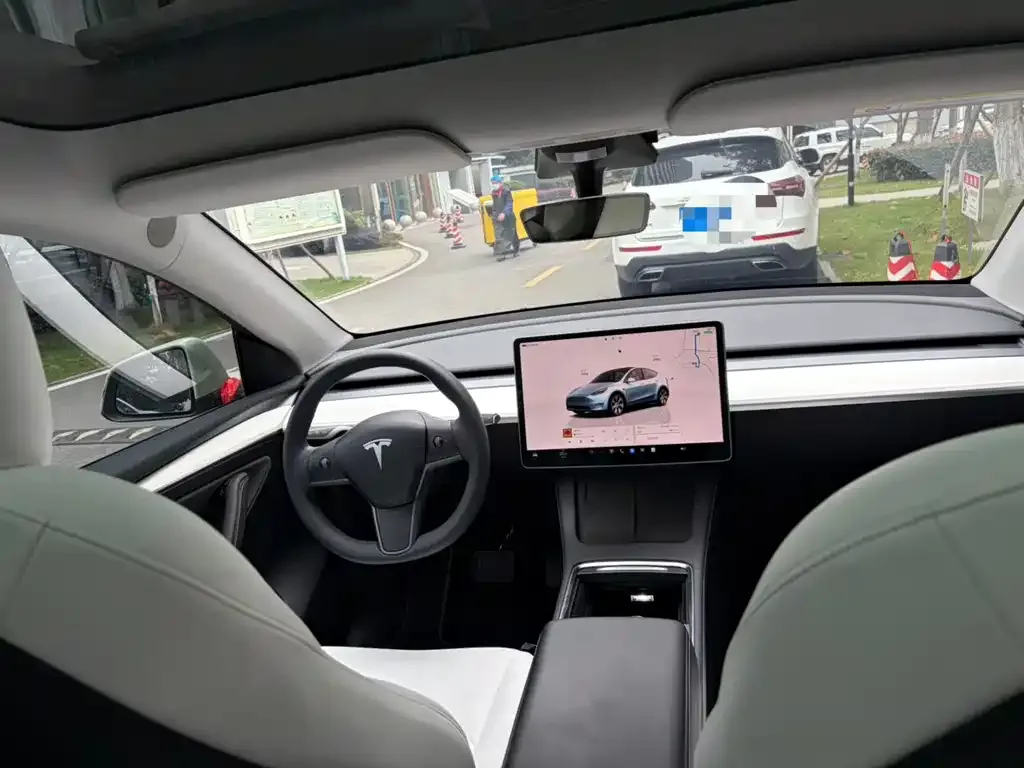 Tesla Model Y — фото 2