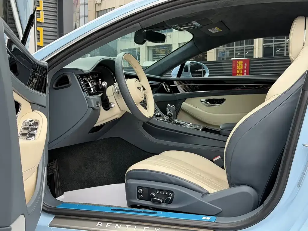 Bentley Continental 2021 из CN, фото 6