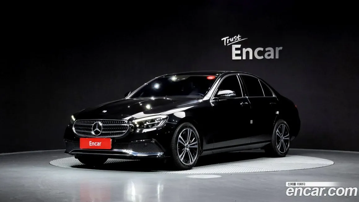 Mercedes-Benz E-Class — фото 1
