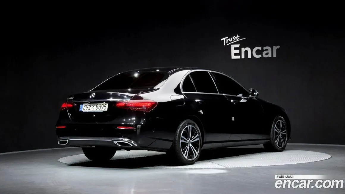 Mercedes-Benz E-Class — фото 2