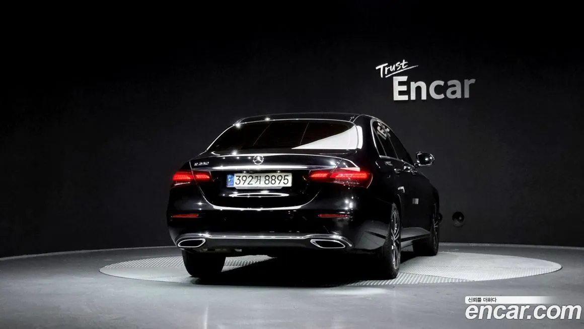 Mercedes-Benz E-Class — фото 4