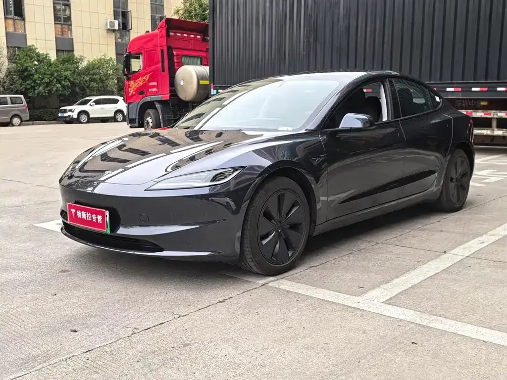 Tesla Model 3 — фото 1