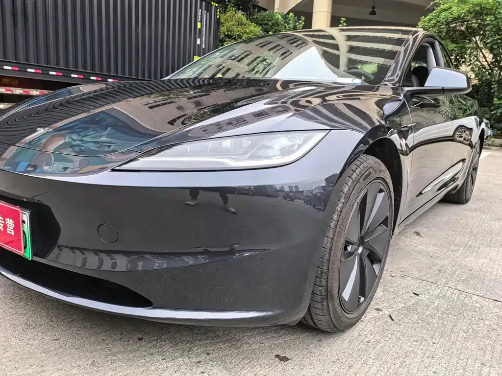 Tesla Model 3 — фото 4