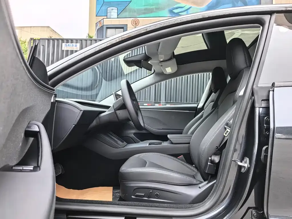 Tesla Model 3 — фото 5