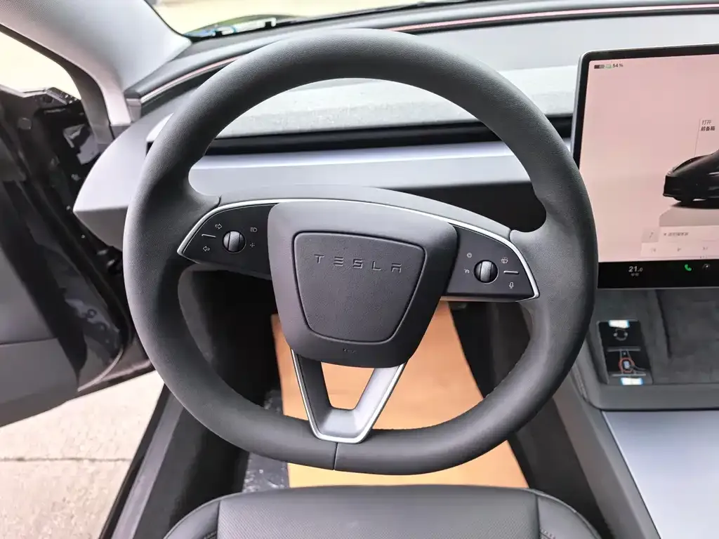 Tesla Model 3 — фото 7