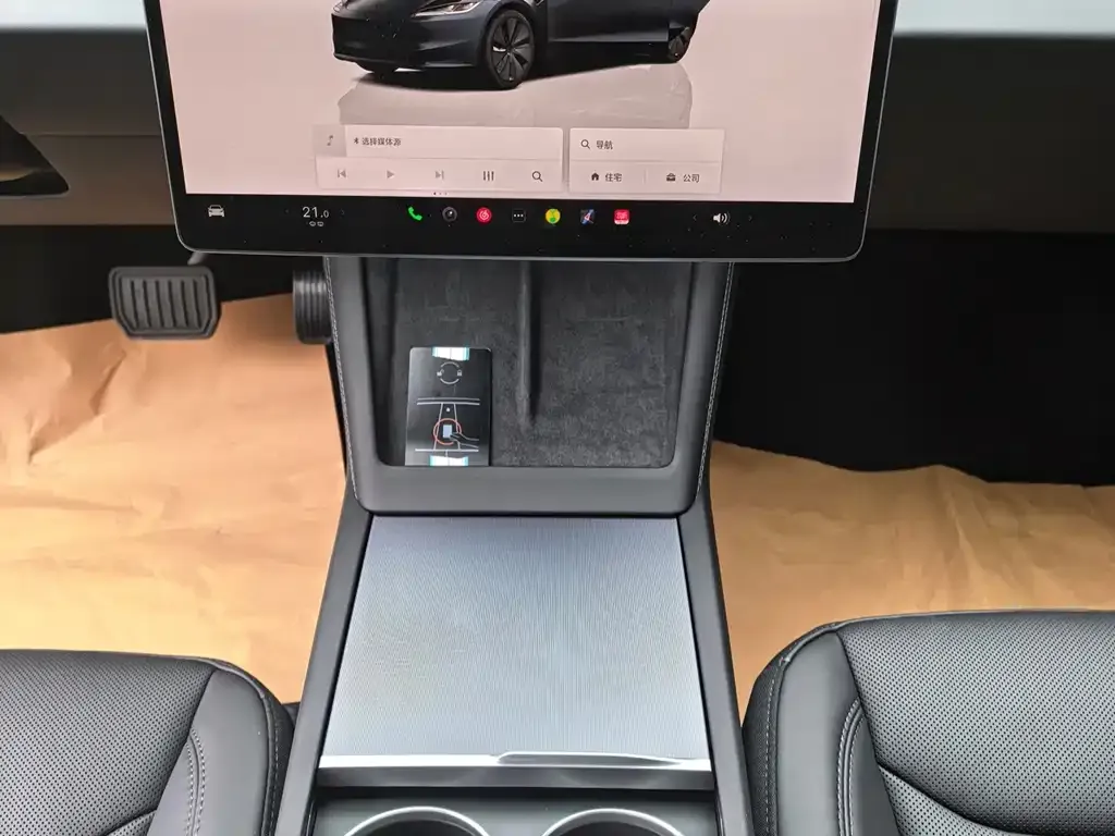 Tesla Model 3 — фото 9