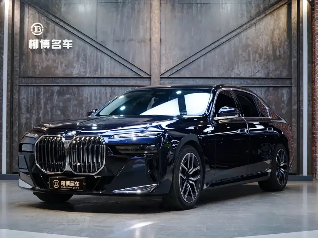 BMW 7 Series — фото 1