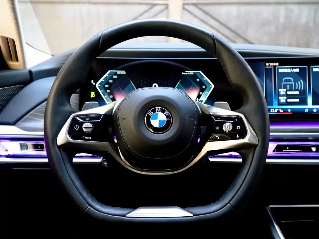 BMW 7 Series — фото 10
