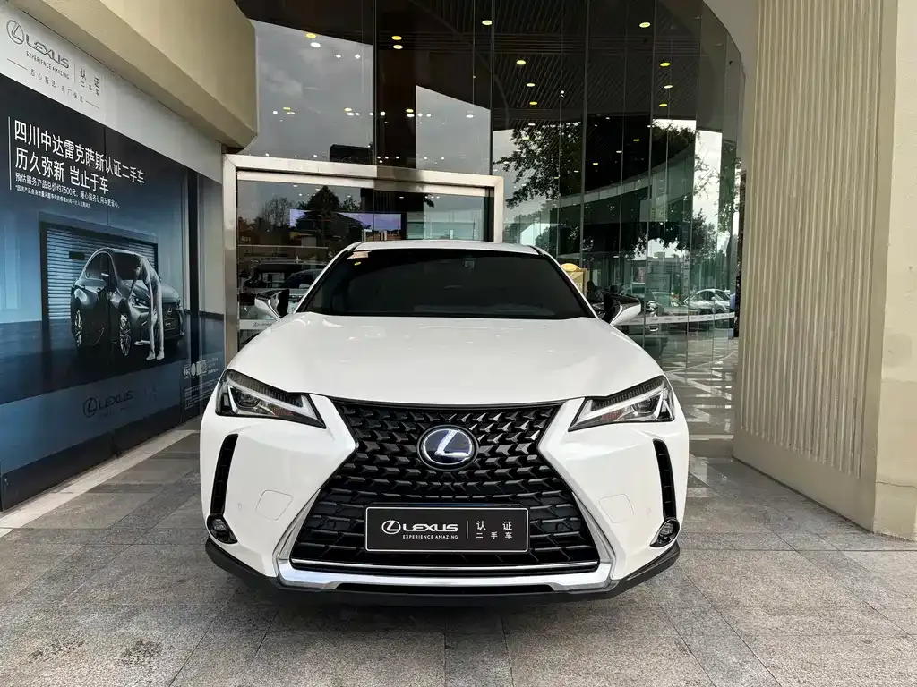 Lexus UX — фото 1