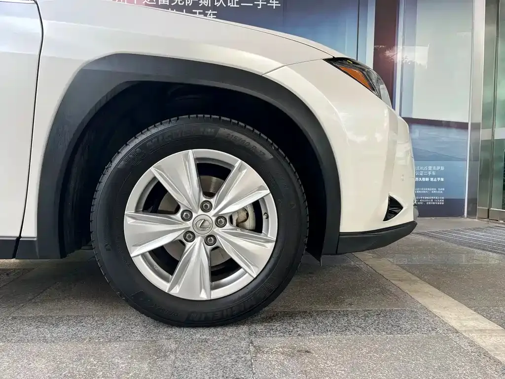 Lexus UX — фото 7