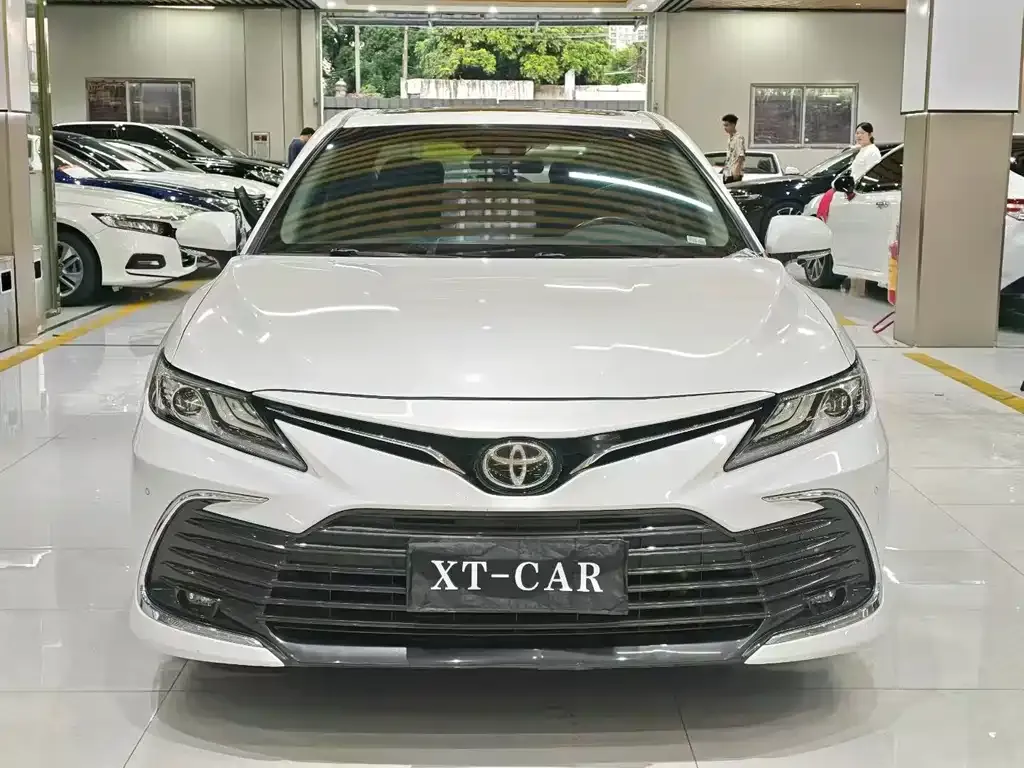Toyota Camry — фото 2