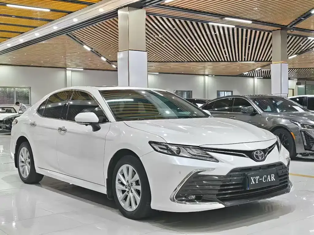 Toyota Camry — фото 3