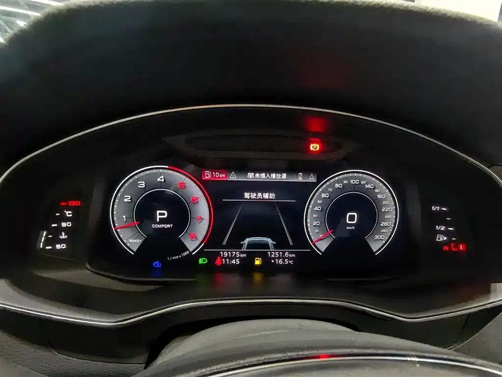 Audi A7L 2023 из CN, фото 10