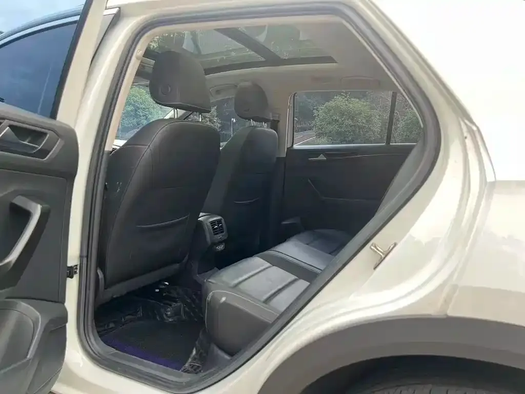 Volkswagen T-Roc 2023 из CN, фото 3