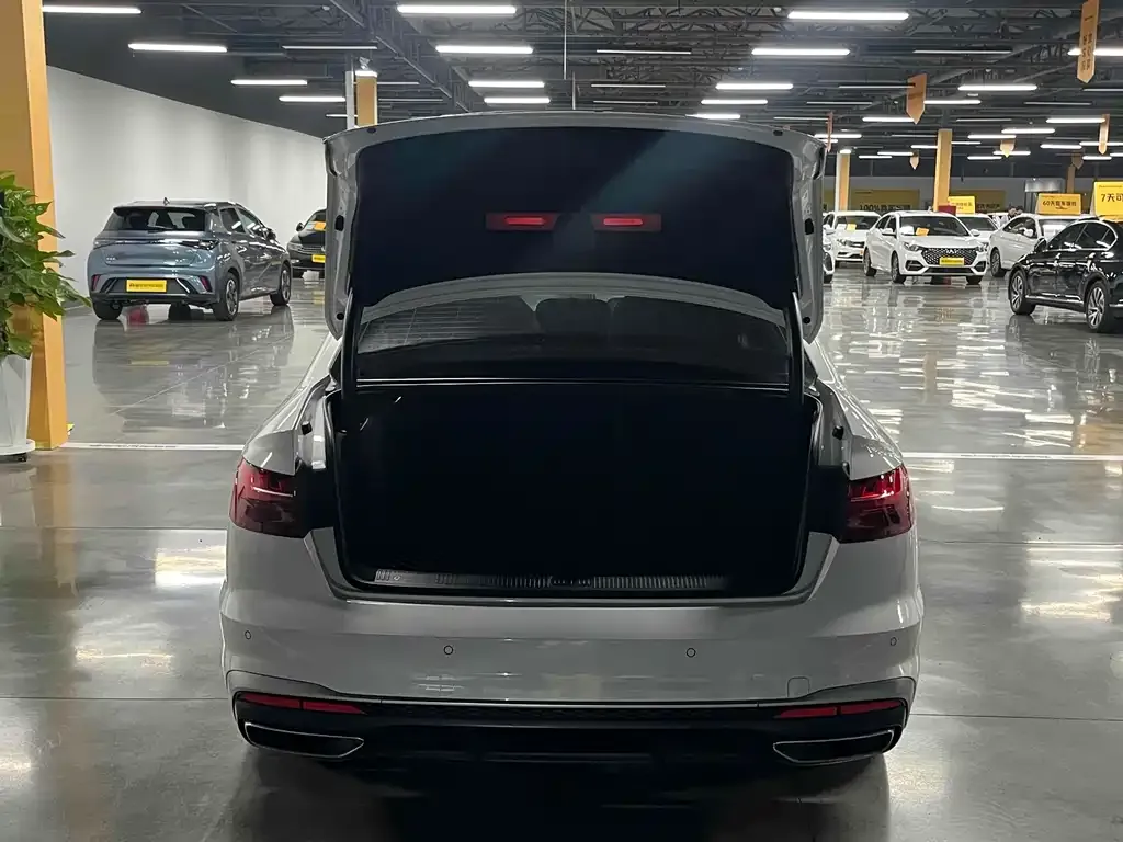 Audi A4L 2021 из CN, фото 10