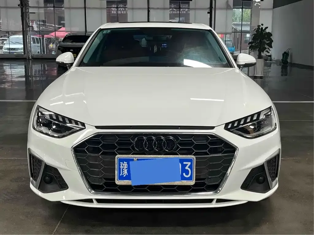 Audi A4L 2021 из CN, фото 2