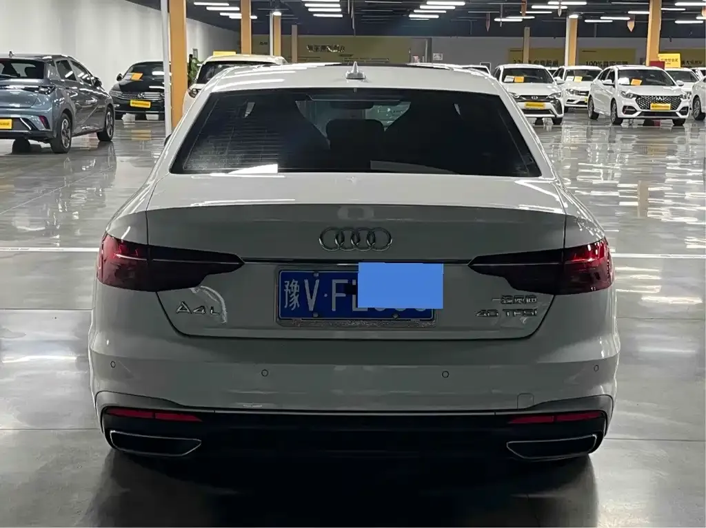 Audi A4L 2021 из CN, фото 4