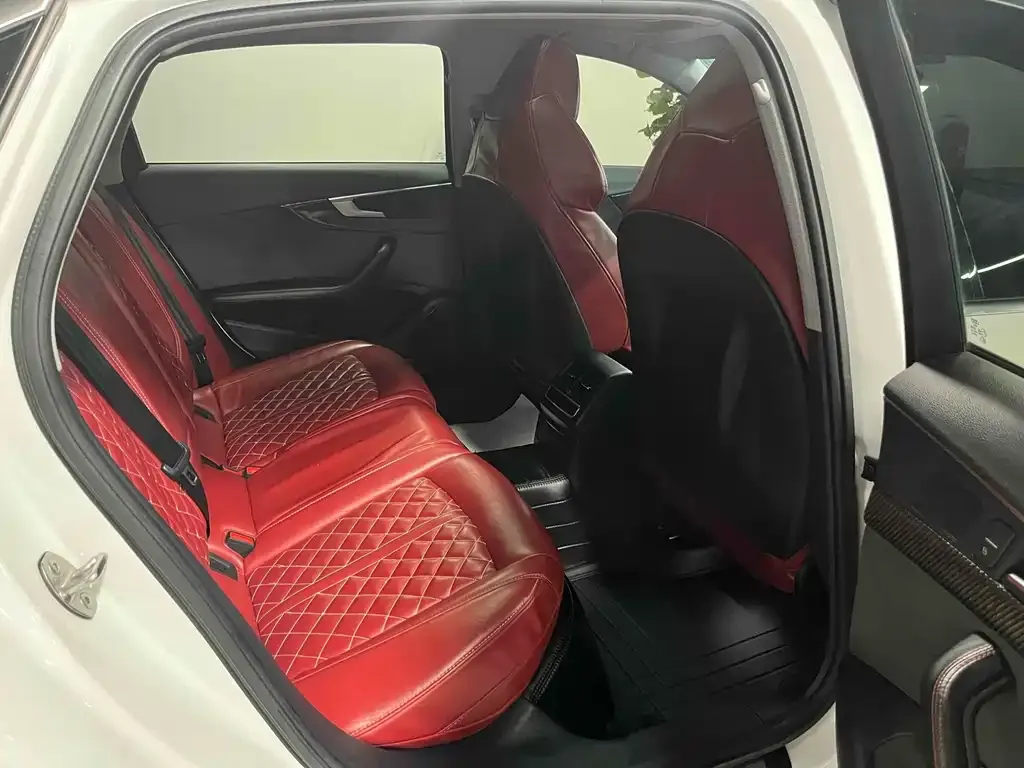 Audi A4L 2021 из CN, фото 7