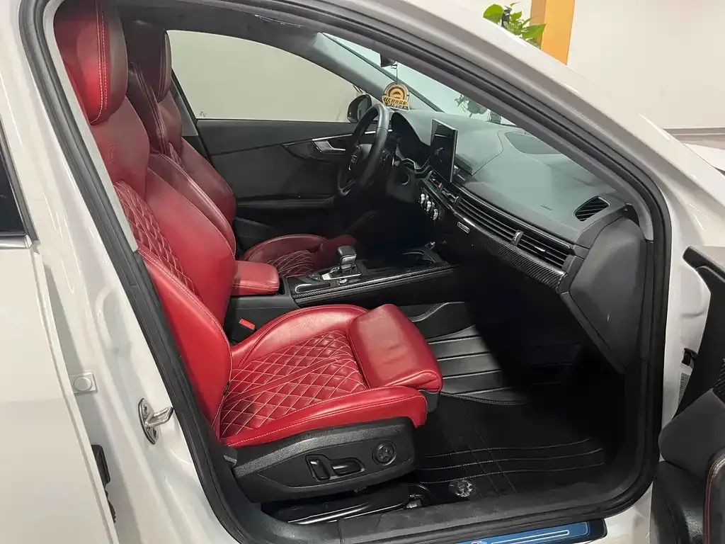 Audi A4L 2021 из CN, фото 8
