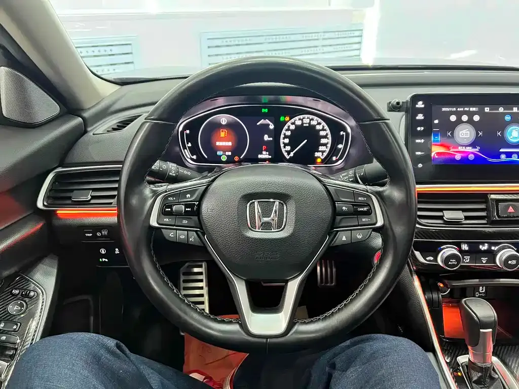 Honda Accord — фото 7