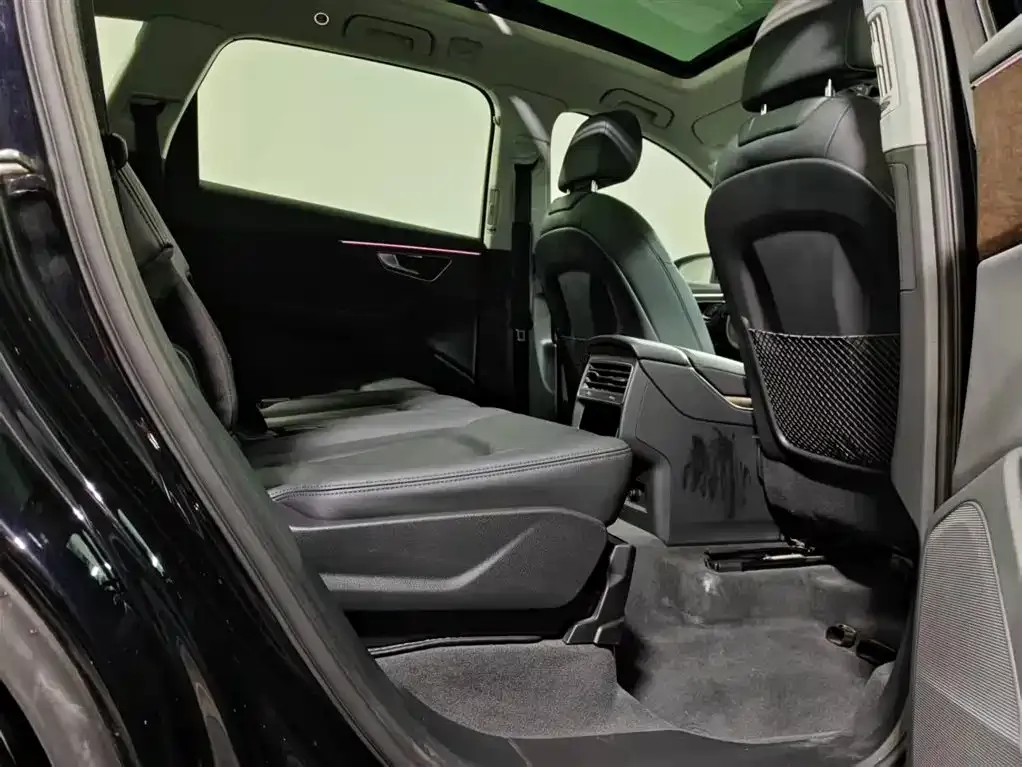 Audi Q7 2021 из CN, фото 6