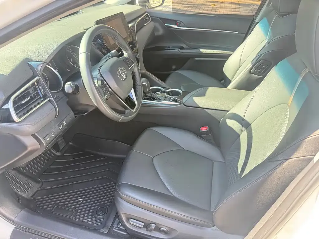 Toyota Camry 2023 из CN, фото 2