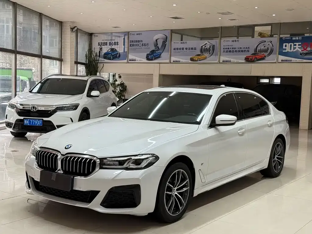 BMW 5 Series 2022 из CN, фото 1